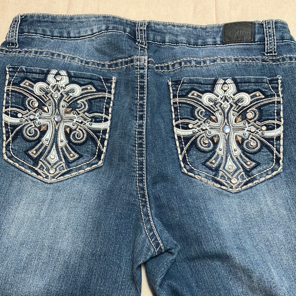 Love Nation women jeans 14P, embroidered w/bling. 5pocket, zipfly, flare leg. - Picture 1 of 7